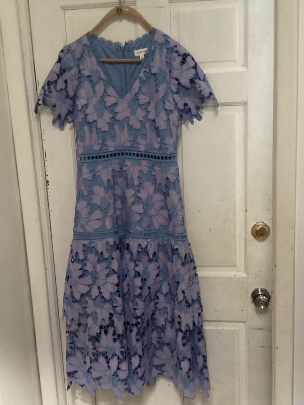 NWOT Just Me Floral Lace V‑Neck Midi Dress in Lavender Blue - size Small